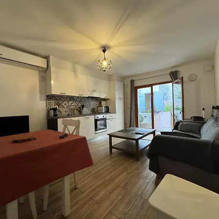Cosy Poullan, 2-bedroom Apartment, 200 M From The