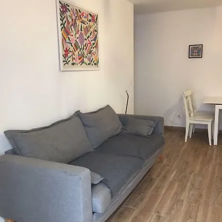 Cosy Poullan, 2-bedroom Apartment, 200 M From The Apartament Nicea