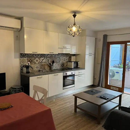 Cosy Poullan, 2-bedroom Apartment, 200 M From The 公寓