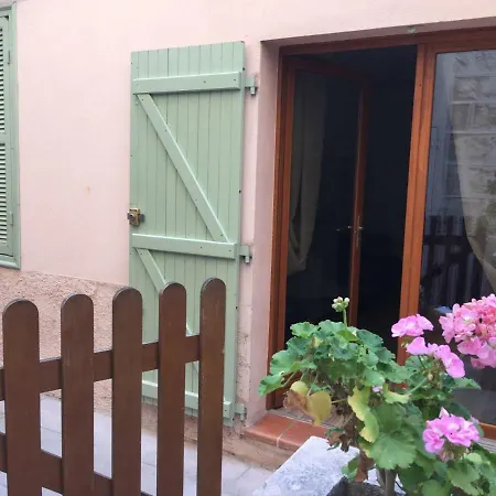 Cosy Poullan, 2-bedroom Apartment, 200 M From The Beach Apartment
