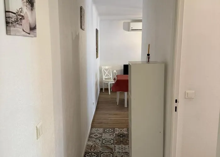 Cosy Poullan, 2-bedroom Apartment, 200 M From The Nizza