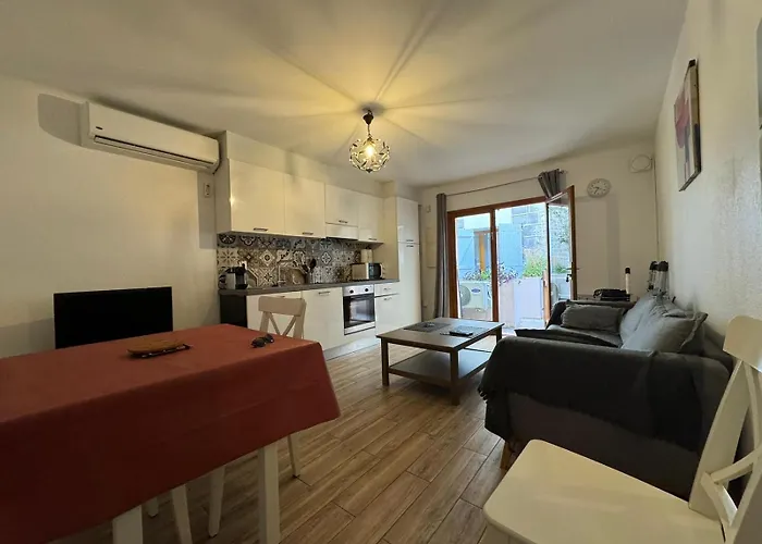 Cosy Poullan, 2-bedroom Apartment, 200 M From The