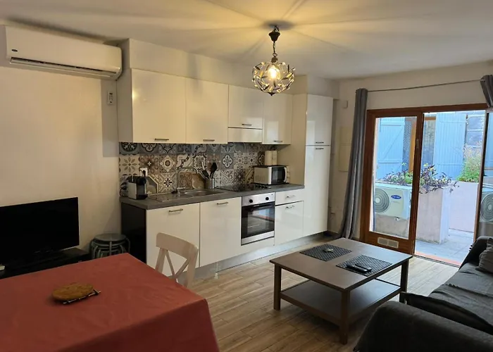 Cosy Poullan, 2-bedroom Apartment, 200 M From The Apartment