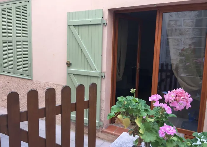 Cosy Poullan, 2-bedroom Apartment, 200 M From The Apartment